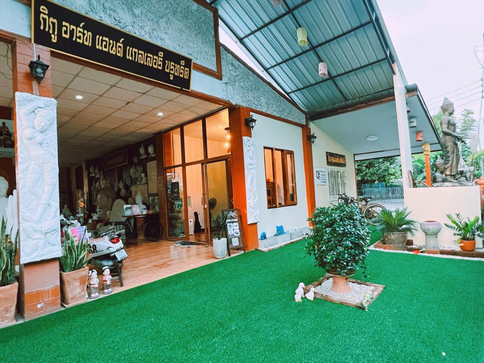 Phiphu Art And Gallery Boutique スコタイ エクステリア 写真